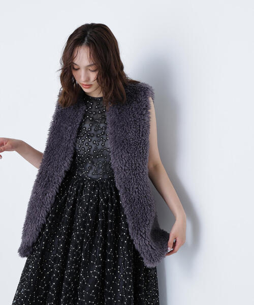NATURAL BEAUTY BASIC(ナチュラルビューティーベーシック)の「◇【BLANC】カーリーフェイクファージレ(その他アウター・レディース・オフホワイト/チャコールグレー・FREE)」の7枚目の写真