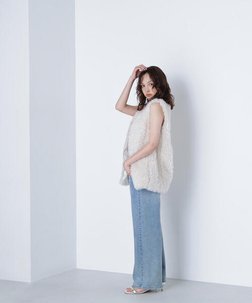NATURAL BEAUTY BASIC(ナチュラルビューティーベーシック)の「◇【BLANC】カーリーフェイクファージレ(その他アウター・レディース・オフホワイト/チャコールグレー・FREE)」の13枚目の写真