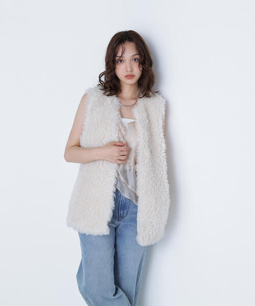 NATURAL BEAUTY BASIC(ナチュラルビューティーベーシック)の「◇【BLANC】カーリーフェイクファージレ(その他アウター・レディース・オフホワイト/チャコールグレー・FREE)」の14枚目の写真