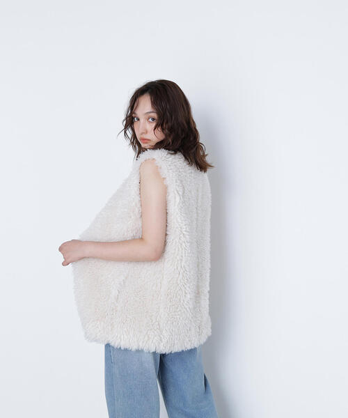 NATURAL BEAUTY BASIC(ナチュラルビューティーベーシック)の「◇【BLANC】カーリーフェイクファージレ(その他アウター・レディース・オフホワイト/チャコールグレー・FREE)」の15枚目の写真