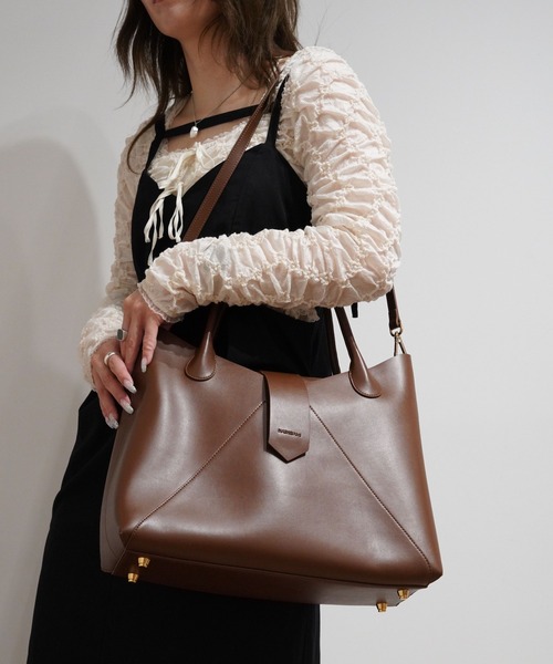 HASHIBAMI(ハシバミ)の「HASHIBAMI/ハシバミ/フェズヨコナガ゙A4バッグ(ショルダーバッグ・レディース・ブラウン・FREE)」の4枚目の写真