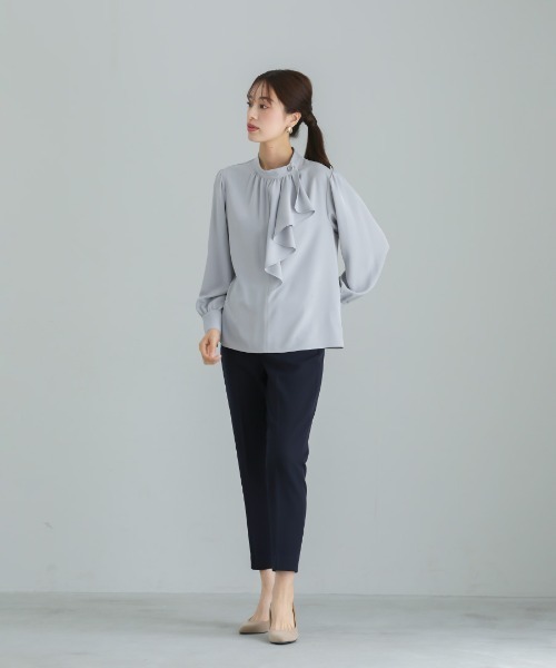 WHITE JOOLA（ホワイトジョーラ）の「【 洗える 】  ソフトツイル・アシンメトリーフリルブラウス（シャツ/ブラウス・レディース・ベージュ/サックスブルー/オフホワイト・S/M/L）」の17枚目の写真