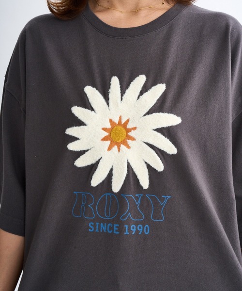 ROXY(ロキシー)の「BELLIS S/S TEE /ロキシーフラワー刺繍ドロップショルダークルーネック半袖Tシャツ(Tシャツ/カットソー・レディース・ブラック/ピンク/ホワイト/ベージュ・LARGE/MEDIUM/SMALL)」の16枚目の写真