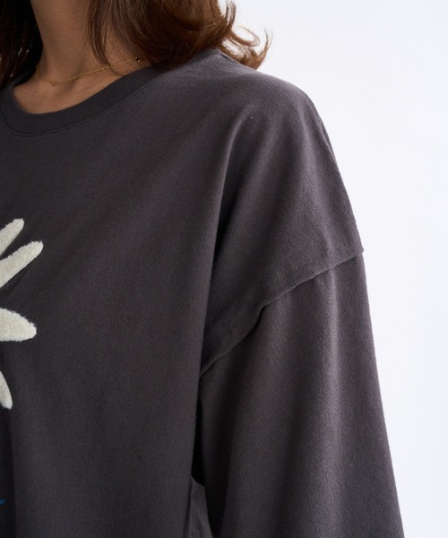 ROXY(ロキシー)の「BELLIS S/S TEE /ロキシーフラワー刺繍ドロップショルダークルーネック半袖Tシャツ(Tシャツ/カットソー・レディース・ブラック/ピンク/ホワイト/ベージュ・LARGE/MEDIUM/SMALL)」の19枚目の写真
