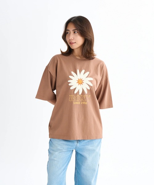 ROXY(ロキシー)の「BELLIS S/S TEE /ロキシーフラワー刺繍ドロップショルダークルーネック半袖Tシャツ(Tシャツ/カットソー・レディース・ブラック/ピンク/ホワイト/ベージュ・LARGE/MEDIUM/SMALL)」の6枚目の写真