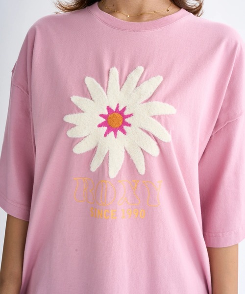ROXY(ロキシー)の「BELLIS S/S TEE /ロキシーフラワー刺繍ドロップショルダークルーネック半袖Tシャツ(Tシャツ/カットソー・レディース・ブラック/ピンク/ホワイト/ベージュ・LARGE/MEDIUM/SMALL)」の8枚目の写真
