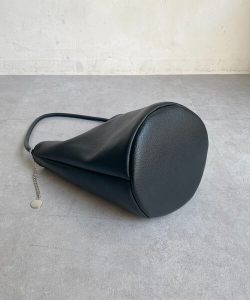 DouDou（ドゥドゥ）の「【インフルエンサー SAKURA企画】バケツ型ショルダーバッグ（ショルダーバッグ・レディース・ブラック/ブルー/ブラウン・FREE）」の10枚目の写真