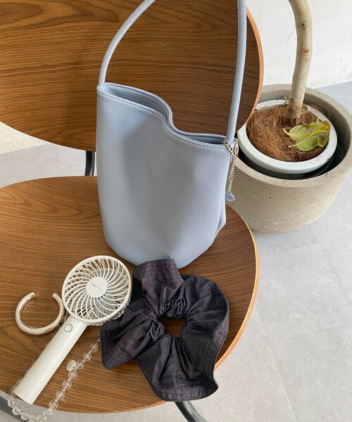 DouDou（ドゥドゥ）の「【インフルエンサー SAKURA企画】バケツ型ショルダーバッグ（ショルダーバッグ・レディース・ブラック/ブルー/ブラウン・FREE）」の21枚目の写真
