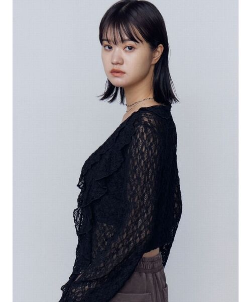 EMODA（エモダ）の「ラッフルハングクロップドブラウス（シャツ/ブラウス・レディース・ブラック/グレー/ベージュ・FREE）」の13枚目の写真