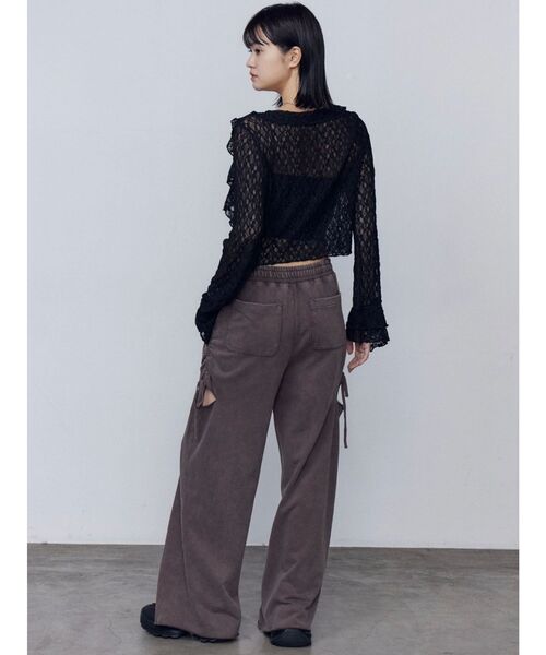 EMODA（エモダ）の「ラッフルハングクロップドブラウス（シャツ/ブラウス・レディース・ブラック/グレー/ベージュ・FREE）」の17枚目の写真