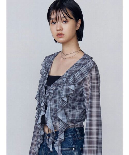 EMODA（エモダ）の「ラッフルハングクロップドブラウス（シャツ/ブラウス・レディース・ブラック/グレー/ベージュ・FREE）」の4枚目の写真