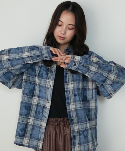 forksy.(フォルクシー)の「【forksy.】ブリーチ加工オンブレチェックオーバーサイズシャツ(シャツ/ブラウス・レディース・ブルー系/ブラック系/イエロー系・FREE)」の16枚目の写真
