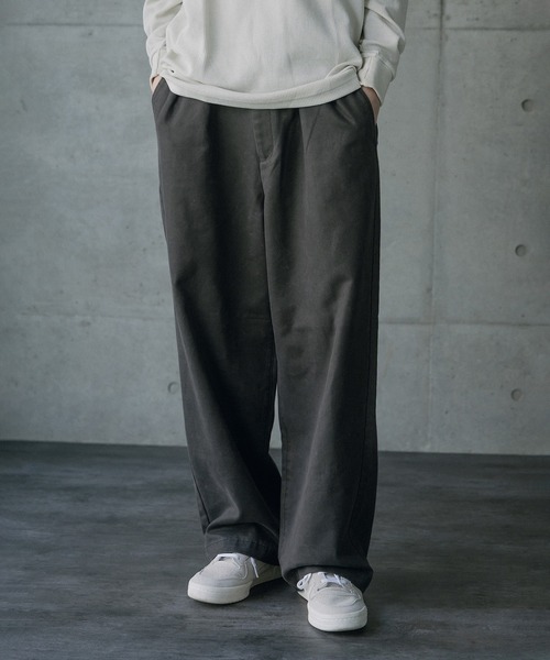 RATTLE TRAP(ラトルトラップ)の「スエードコーティングツータックワイドパンツ(その他パンツ・メンズ・ブラック/グレー・L/M)」の2枚目の写真