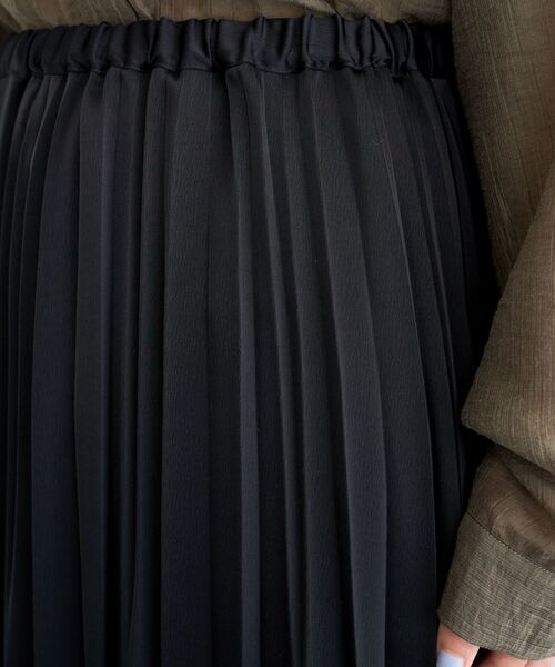 Green　Parks（グリーンパークス）の「サテン変形プリーツスカート（スカート・レディース・ブラウン/グリーン/ブラック/チャコールグレー・FREE）」の7枚目の写真