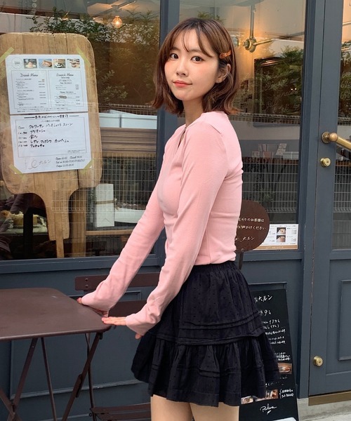 Teem Store（チームストア）の「【秋冬新作】Vネックワンポイントニットソー（ニット/セーター・レディース・ホワイト/ピンク/ブラック・M/L）」の4枚目の写真