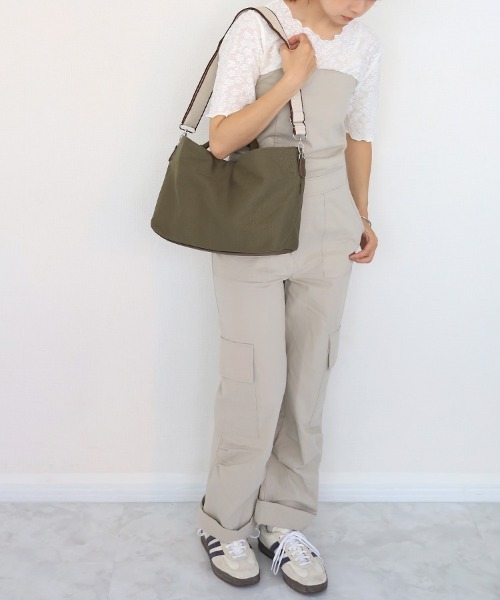 Bleu Bleuet(ブルーブルーエ)の「キャンバス合皮2WAYトートバッグ(トートバッグ・レディース・キナリ/カーキ/ブラック・FREE)」の3枚目の写真