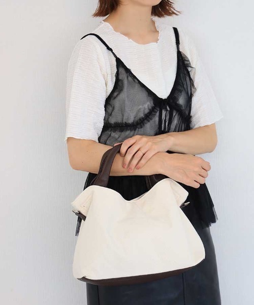 Bleu Bleuet(ブルーブルーエ)の「キャンバス合皮2WAYトートバッグ(トートバッグ・レディース・キナリ/カーキ/ブラック・FREE)」の8枚目の写真