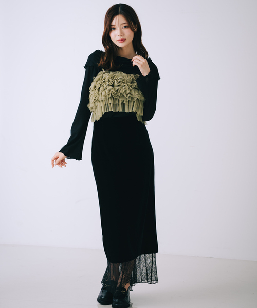 SELFIST(セルフィスト)の「【2点セット】フリルオフショルカットソー×フリルビスチェ(Tシャツ/カットソー・レディース・グレー/ブラック/アイボリー・フリー)」の4枚目の写真