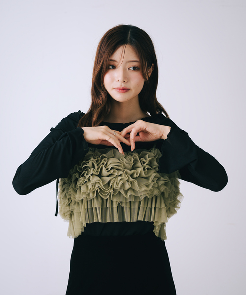 SELFIST(セルフィスト)の「【2点セット】フリルオフショルカットソー×フリルビスチェ(Tシャツ/カットソー・レディース・グレー/ブラック/アイボリー・フリー)」の7枚目の写真