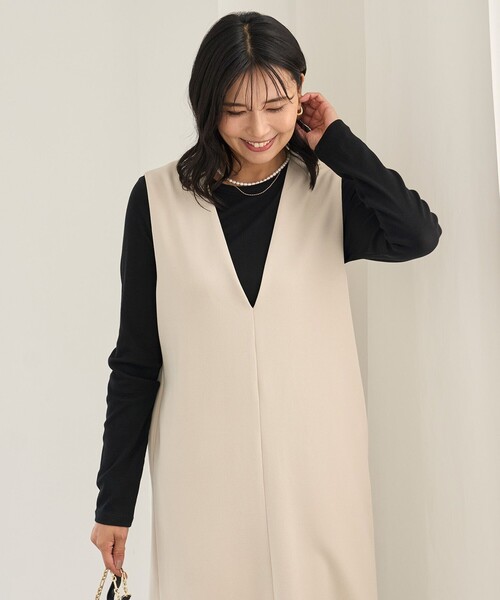 UNFILO(アンフィーロ)の「【新色追加】コットンカシミヤ クルーネックカットソー(Tシャツ/カットソー・レディース・黄土色系/ホワイト系/ブラック系/スモーキーグリーン系/ローズ系/ブラック系2/ブラック系1/グレー系・LARGE/MEDIUM/SMALL)」の1枚目の写真