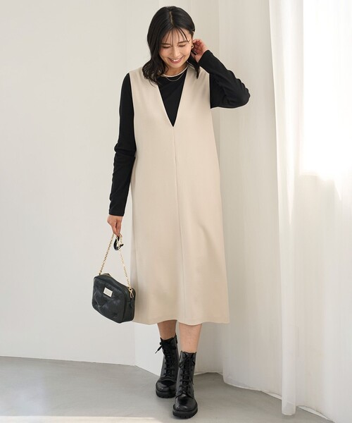 UNFILO(アンフィーロ)の「【新色追加】コットンカシミヤ クルーネックカットソー(Tシャツ/カットソー・レディース・黄土色系/ホワイト系/ブラック系/スモーキーグリーン系/ローズ系/ブラック系2/ブラック系1/グレー系・LARGE/MEDIUM/SMALL)」の13枚目の写真
