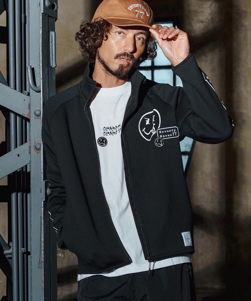 seventy seven(セブンティセブン)の「mj11123-cardboard stand collar JKT(smile&arrow) スタンドカラージャケット(7725W070)(その他アウター・メンズ・ブラック/トップグレー・XL/L/M/S)」の1枚目の写真