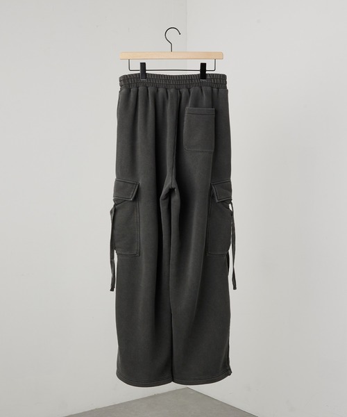Alfred Alex（アルフレッドアレックス）の「【Alfred Alex】ヴィンテージ加工 ピグメント/バイオウォッシュ裾ドローコード 2WAYワイドカーゴスウェットパンツ【セットアップ対応】（カーゴパンツ・メンズ・チャコール/ブラック/グレー系・S/M/L）」の5枚目の写真