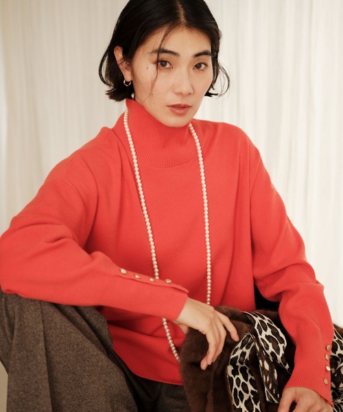 Elura（エルーラ）の「もっちりモイストハイネックプルオーバー/582760（ニット/セーター・レディース・ホワイト系その他/ブラウン/ホワイト/ブラック/ブルー/オレンジ・LARGE/MEDIUM）」の6枚目の写真