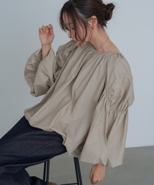 Bab(バブ)の「バルーンギャザーブラウス(シャツ/ブラウス・レディース・ブラック/ベージュ/オフホワイト・M)」の3枚目の写真