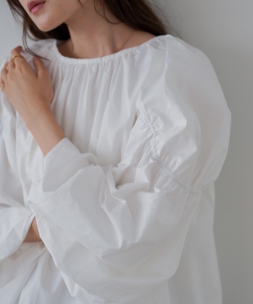 Bab(バブ)の「バルーンギャザーブラウス(シャツ/ブラウス・レディース・ブラック/ベージュ/オフホワイト・M)」の17枚目の写真