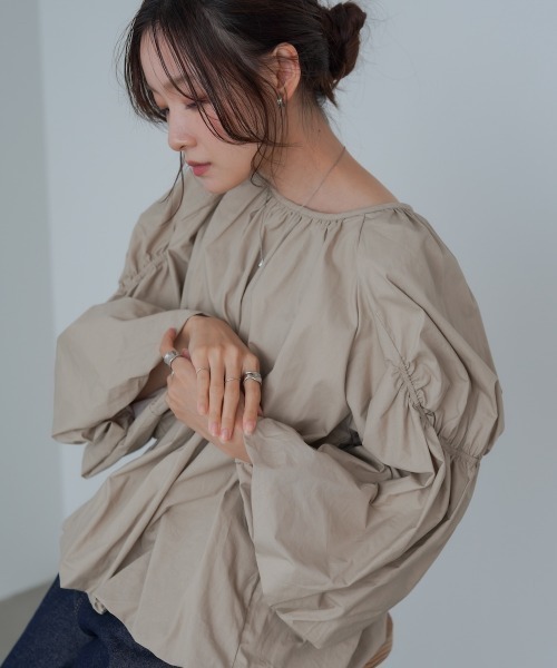 Bab(バブ)の「バルーンギャザーブラウス(シャツ/ブラウス・レディース・ブラック/ベージュ/オフホワイト・M)」の13枚目の写真