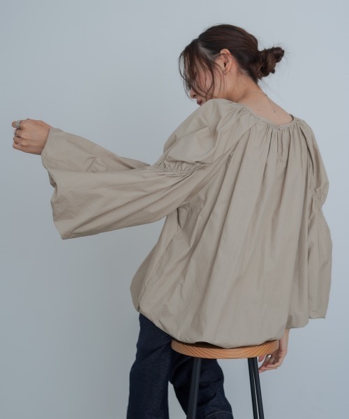 Bab(バブ)の「バルーンギャザーブラウス(シャツ/ブラウス・レディース・ブラック/ベージュ/オフホワイト・M)」の21枚目の写真