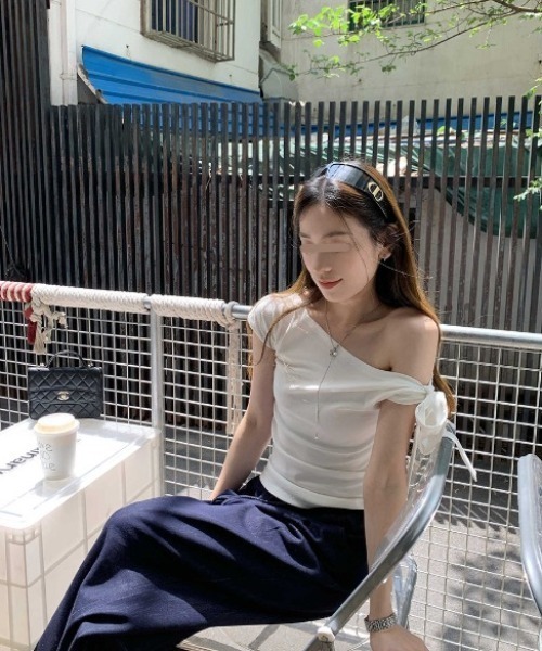 NoBelle(ノベル)の「2way 肩リボン ワンショルダー Tシャツ無地(Tシャツ/カットソー・レディース・ネイビー/ホワイト・M/S)」の6枚目の写真