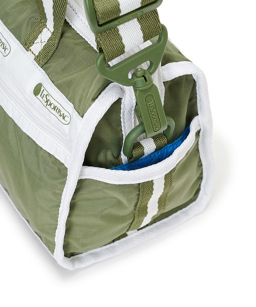 LeSportsac(レスポートサック)の「MINI DUFFEL CROSSBODY スペクテイターオリーブ(ショルダーバッグ・レディース・グリーン・FREE)」の9枚目の写真