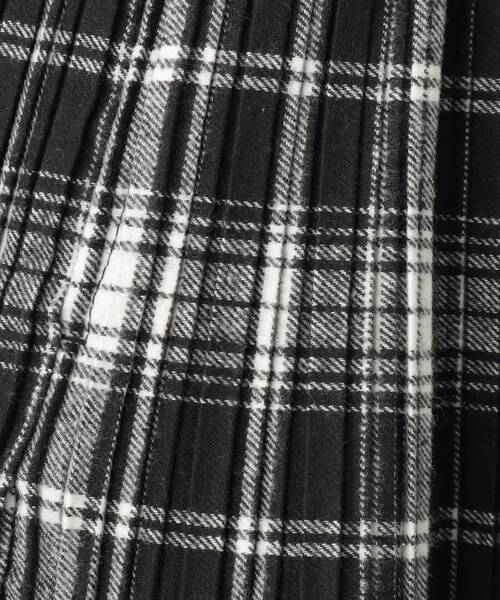 SHOO・LA・RUE（シューラルー）の「【100-150cm】クマチャーム付きプリーツスカート（スカート・キッズ・ブラック系1/サックスブルー系1/ライトオレンジ系1・10/11/12/13/14/15 ）」の11枚目の写真