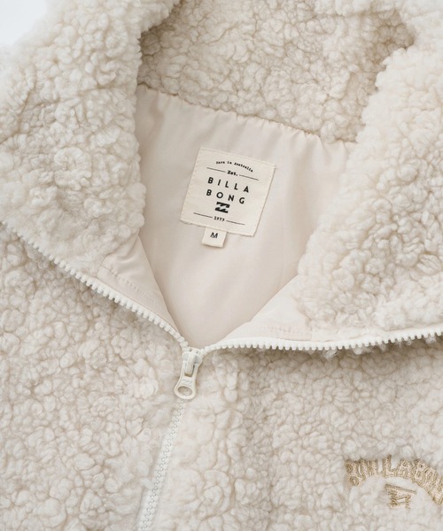 BILLABONG（ビラボン）の「BILLABONG レディース FUR BOA STAND LIGHT  ジャケット 【2025年秋冬モデル】 @autumn/ビラボンボアロゴワンポイントジップアップスタンドカラージャケット（ブルゾン・レディース・アイボリー/ブラック/ホワイト系その他・LARGE/MEDIUM）」の13枚目の写真