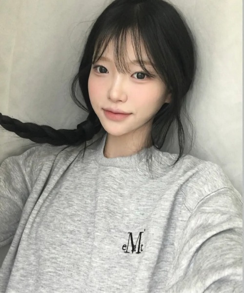 MUCENT(ムセント)の「【日本未発売/WEB限定】MUCENT(ムセント)/ロゴ刺繍 ベーシック プルオーバー スウェット/SIGNATURE BASIC LOGO MTM(スウェット・レディース・バーガンディー/ブラック/チャコールグレー/グレー・FREE)」の11枚目の写真