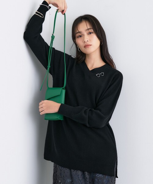 INDIVI(インディヴィ)の「【洗える/チュニック丈/カシミヤ混】スリットデザインVネックニット(ニット/セーター・レディース・オフホワイト/サックスブルー/ブラック/チャコール/レッド系1/ブラウン系その他・13/05/38/34/15 /19)」の12枚目の写真