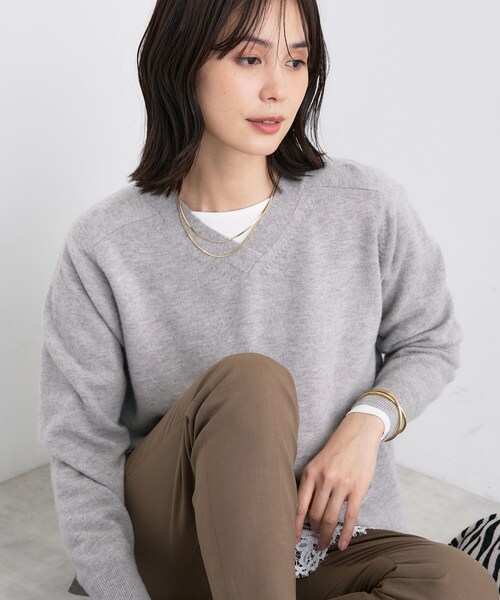 INDIVI(インディヴィ)の「【洗える/チュニック丈/カシミヤ混】スリットデザインVネックニット(ニット/セーター・レディース・オフホワイト/サックスブルー/ブラック/チャコール/レッド系1/ブラウン系その他・13/05/38/34/15 /19)」の16枚目の写真