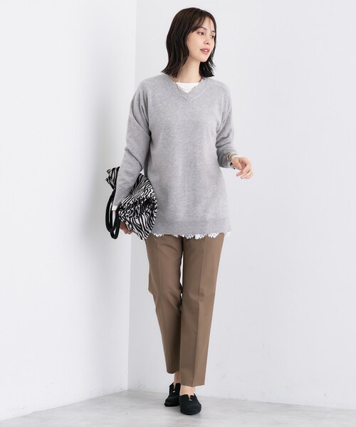 INDIVI(インディヴィ)の「【洗える/チュニック丈/カシミヤ混】スリットデザインVネックニット(ニット/セーター・レディース・オフホワイト/サックスブルー/ブラック/チャコール/レッド系1/ブラウン系その他・13/05/38/34/15 /19)」の18枚目の写真