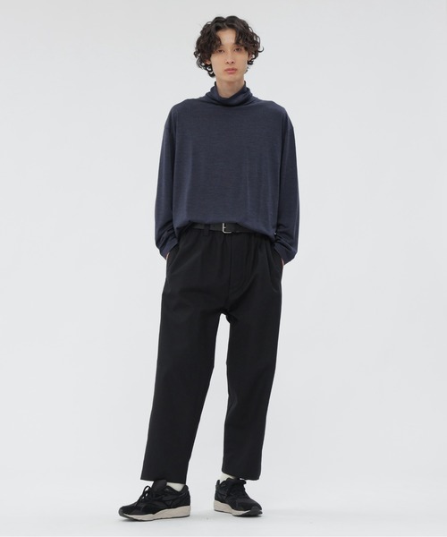 MARGARET HOWELL(マーガレットハウエル)の「DRY WOOL PLAINWEAVE TROUSERS(その他パンツ・メンズ・ブラック・SMALL/MEDIUM/LARGE)」の2枚目の写真