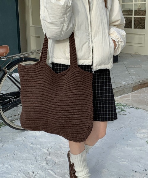 mebole(メボレ)の「Cuddly Knit Bag(トートバッグ・レディース・ブラウン・FREE)」の3枚目の写真