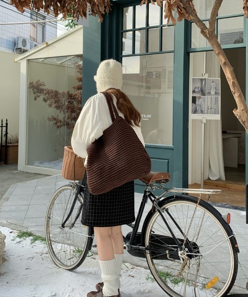 mebole(メボレ)の「Cuddly Knit Bag(トートバッグ・レディース・ブラウン・FREE)」の4枚目の写真