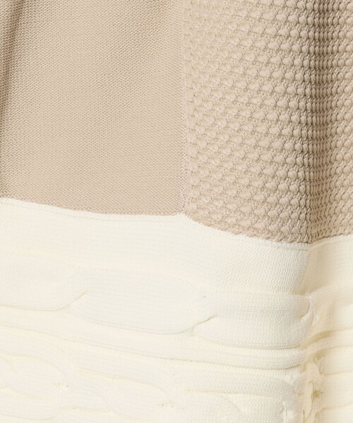 UNITED ARROWS（ユナイテッドアローズ）の「ケーブル Vネック ニット ‐ウォッシャブル‐（ニット/セーター・レディース・ベージュ/ネイビー/ダークグレー・FREE）」の5枚目の写真