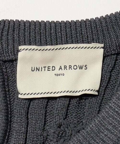 UNITED ARROWS（ユナイテッドアローズ）の「ケーブル Vネック ニット ‐ウォッシャブル‐（ニット/セーター・レディース・ベージュ/ネイビー/ダークグレー・FREE）」の11枚目の写真
