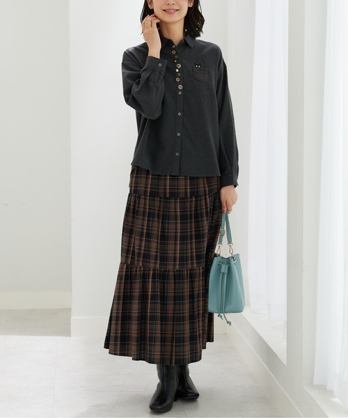 BELLUNA PLUS(ベルーナ)の「アニマル刺しゅう多ボタンデザインブラウス(シャツ/ブラウス・レディース・ストライプ/ネイビー系/チャコール・LARGE/MEDIUM/X-LARGE)」の21枚目の写真