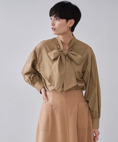 OPAQUE.CLIP(オペークドットクリップ)の「ボウタイブラウス【洗濯機OK】(シャツ/ブラウス・レディース・ネイビー/ダークブラウン/ホワイト・38/40/42)」の1枚目の写真