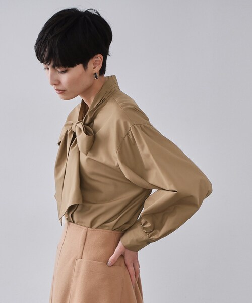 OPAQUE.CLIP(オペークドットクリップ)の「ボウタイブラウス【洗濯機OK】(シャツ/ブラウス・レディース・ネイビー/ダークブラウン/ホワイト・38/40/42)」の8枚目の写真