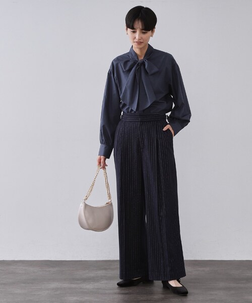 OPAQUE.CLIP(オペークドットクリップ)の「ボウタイブラウス【洗濯機OK】(シャツ/ブラウス・レディース・ネイビー/ダークブラウン/ホワイト・38/40/42)」の13枚目の写真