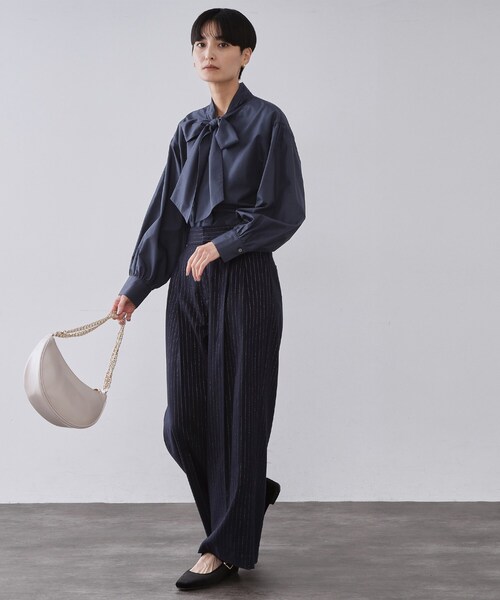 OPAQUE.CLIP(オペークドットクリップ)の「ボウタイブラウス【洗濯機OK】(シャツ/ブラウス・レディース・ネイビー/ダークブラウン/ホワイト・38/40/42)」の14枚目の写真